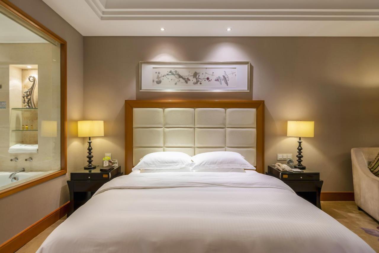 Wyndham Xinyang Downtown Hotel ภายนอก รูปภาพ