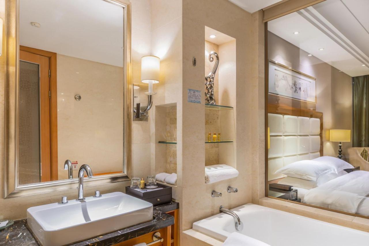 Wyndham Xinyang Downtown Hotel ภายนอก รูปภาพ