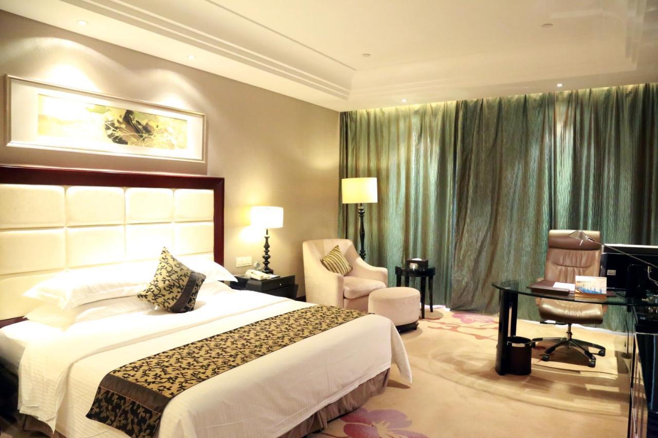 Wyndham Xinyang Downtown Hotel ภายนอก รูปภาพ