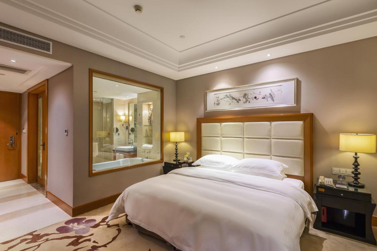 Wyndham Xinyang Downtown Hotel ภายนอก รูปภาพ