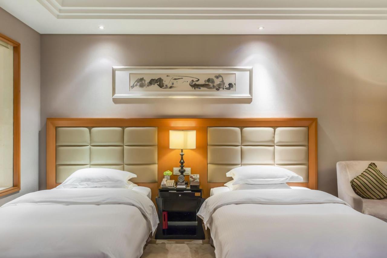 Wyndham Xinyang Downtown Hotel ภายนอก รูปภาพ