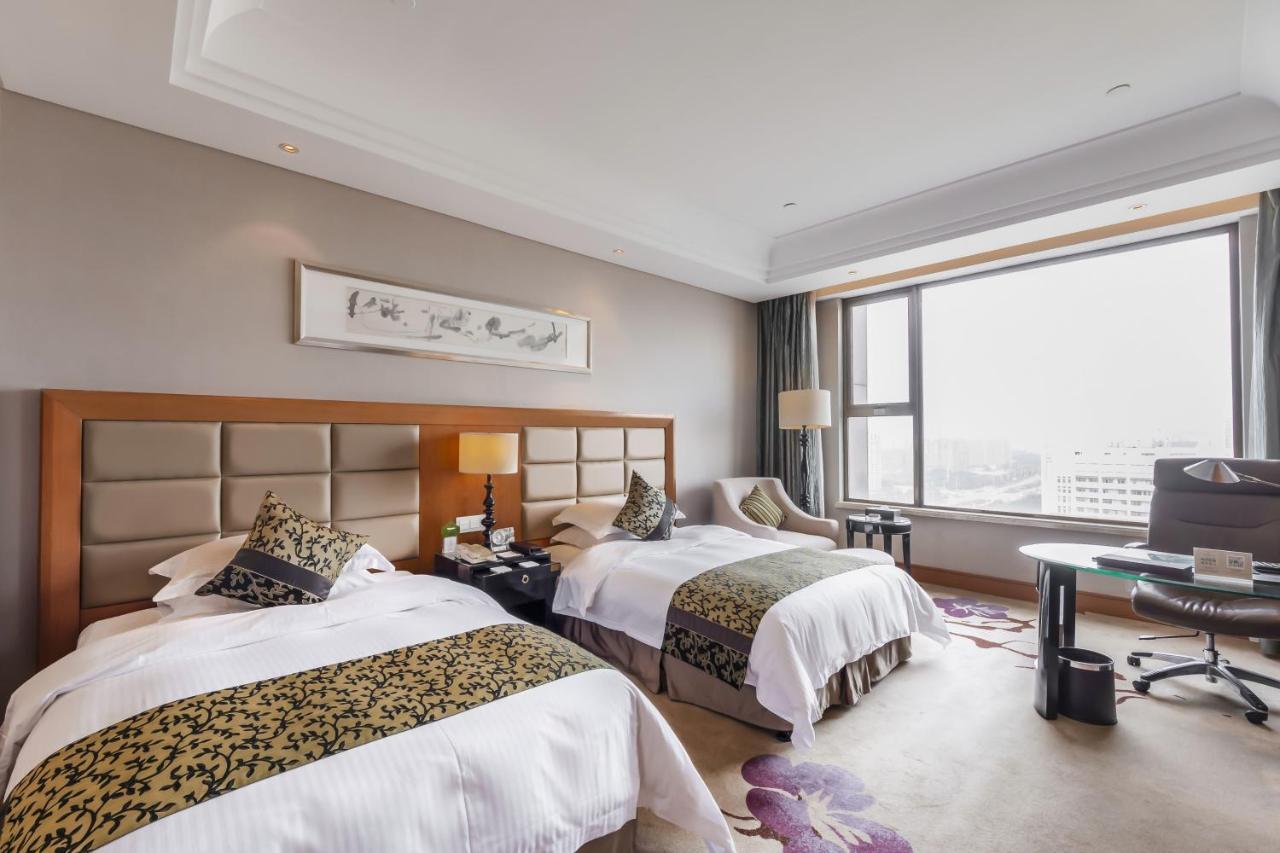 Wyndham Xinyang Downtown Hotel ภายนอก รูปภาพ