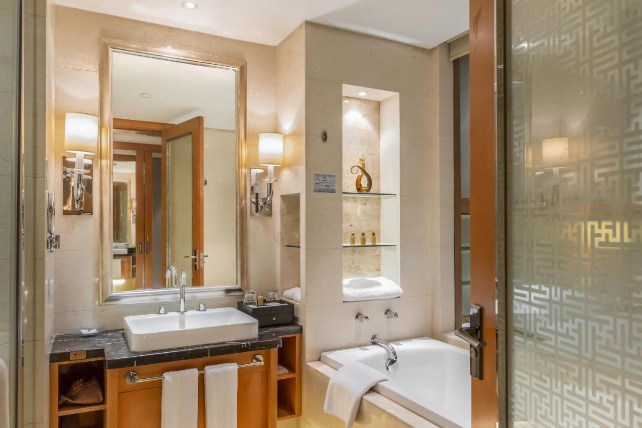 Wyndham Xinyang Downtown Hotel ภายนอก รูปภาพ