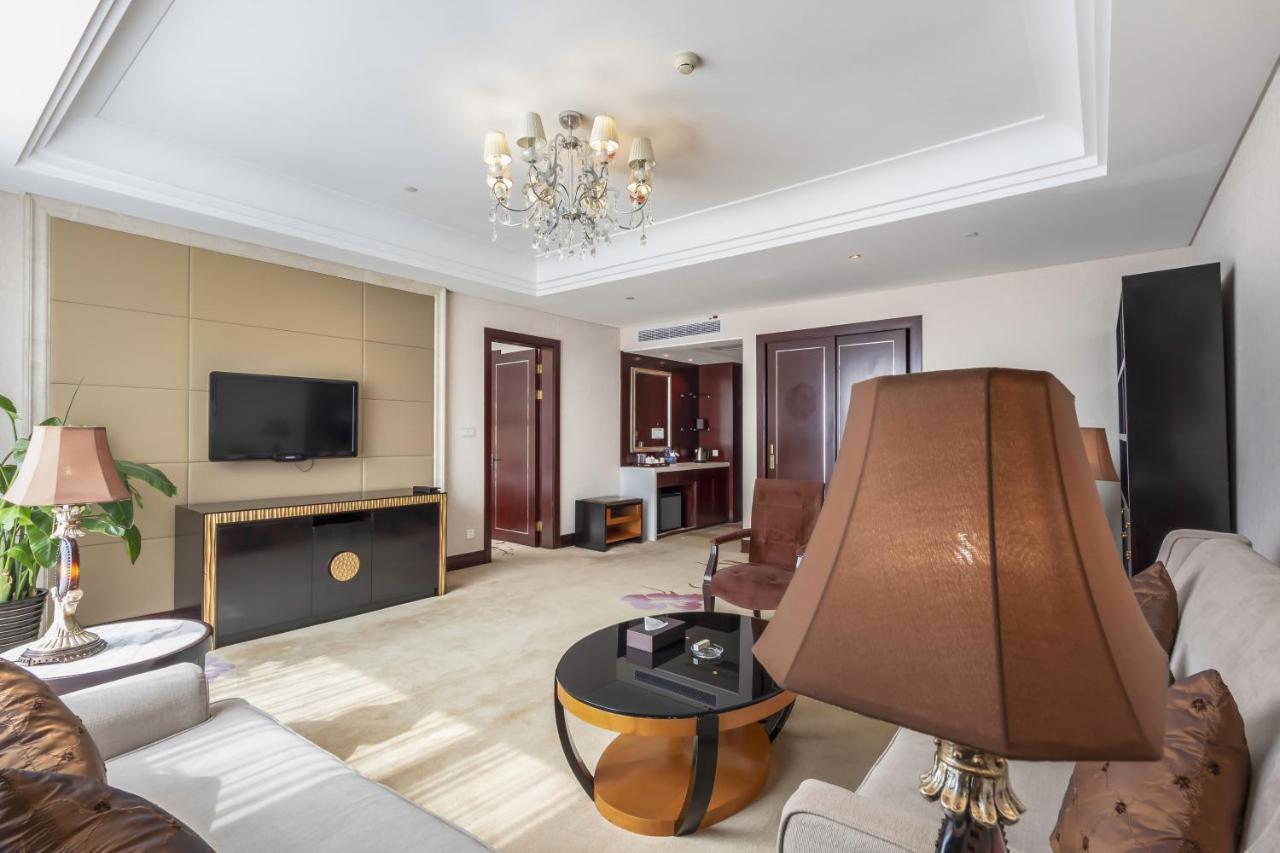 Wyndham Xinyang Downtown Hotel ภายนอก รูปภาพ
