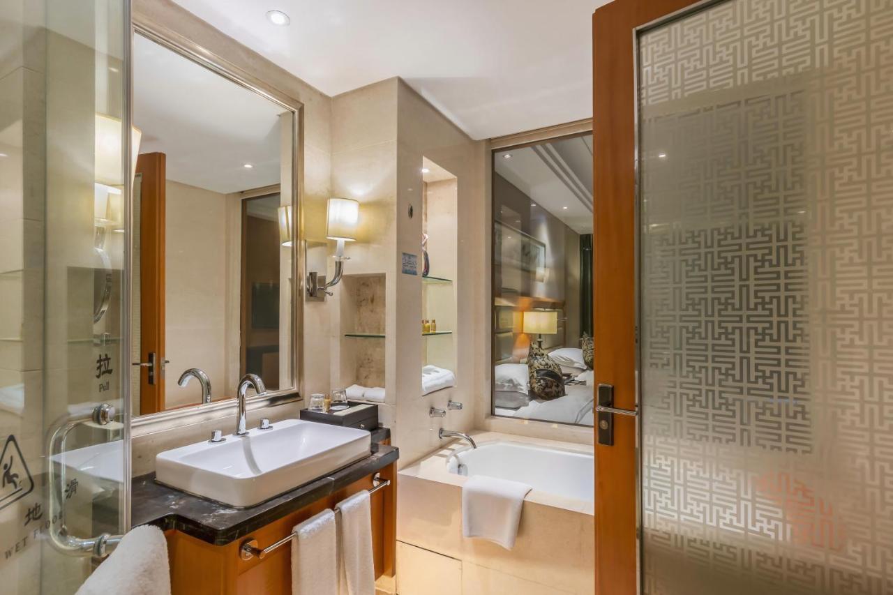 Wyndham Xinyang Downtown Hotel ภายนอก รูปภาพ