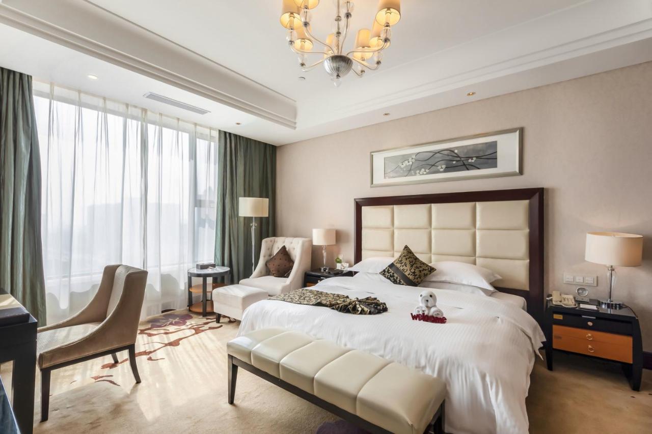Wyndham Xinyang Downtown Hotel ภายนอก รูปภาพ