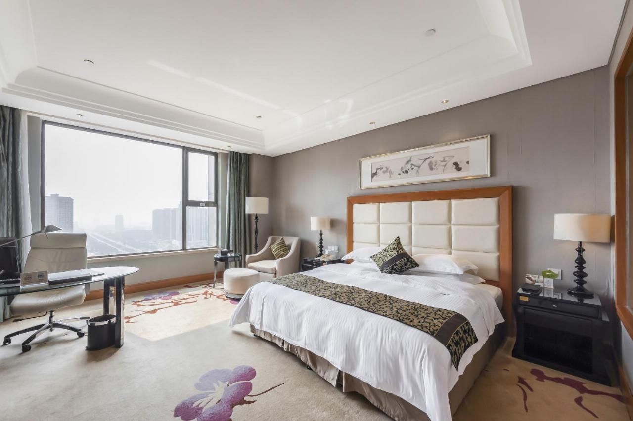 Wyndham Xinyang Downtown Hotel ภายนอก รูปภาพ