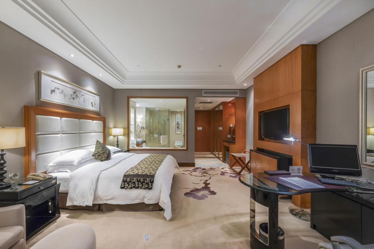 Wyndham Xinyang Downtown Hotel ภายนอก รูปภาพ