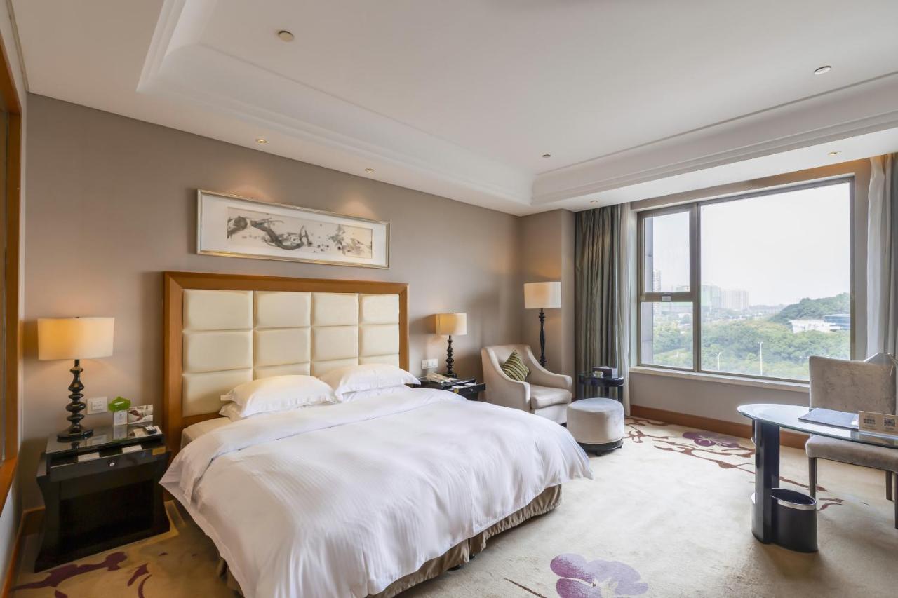 Wyndham Xinyang Downtown Hotel ภายนอก รูปภาพ