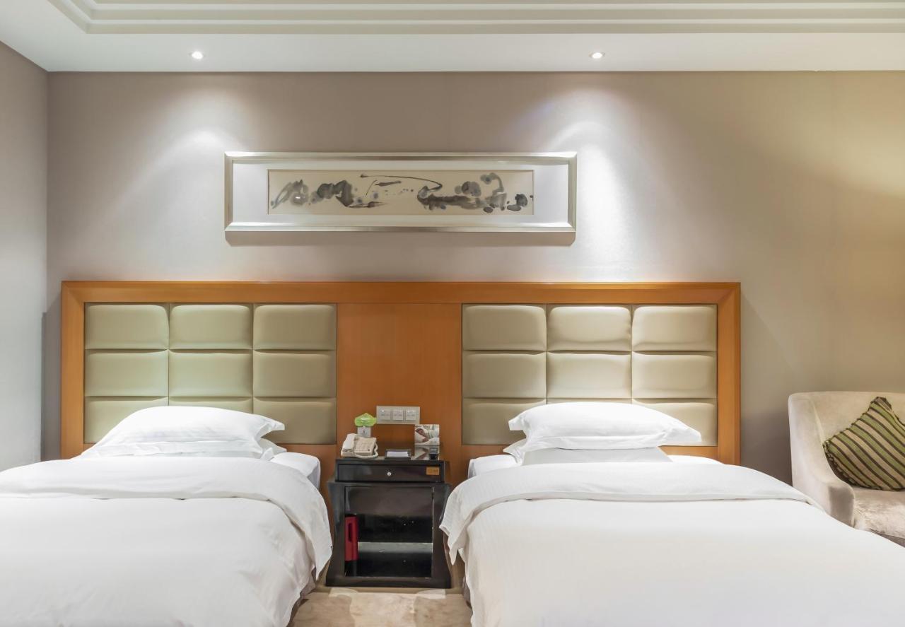 Wyndham Xinyang Downtown Hotel ภายนอก รูปภาพ