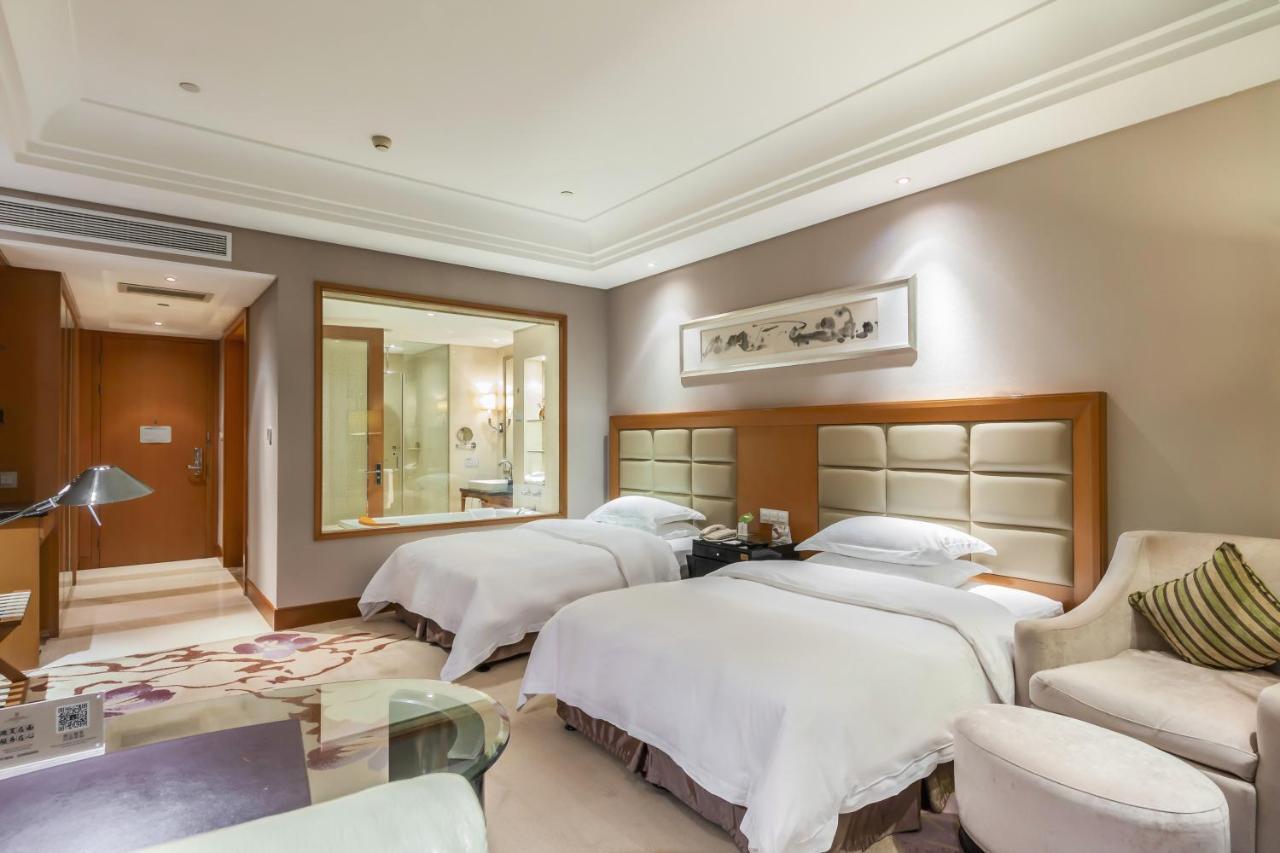 Wyndham Xinyang Downtown Hotel ภายนอก รูปภาพ