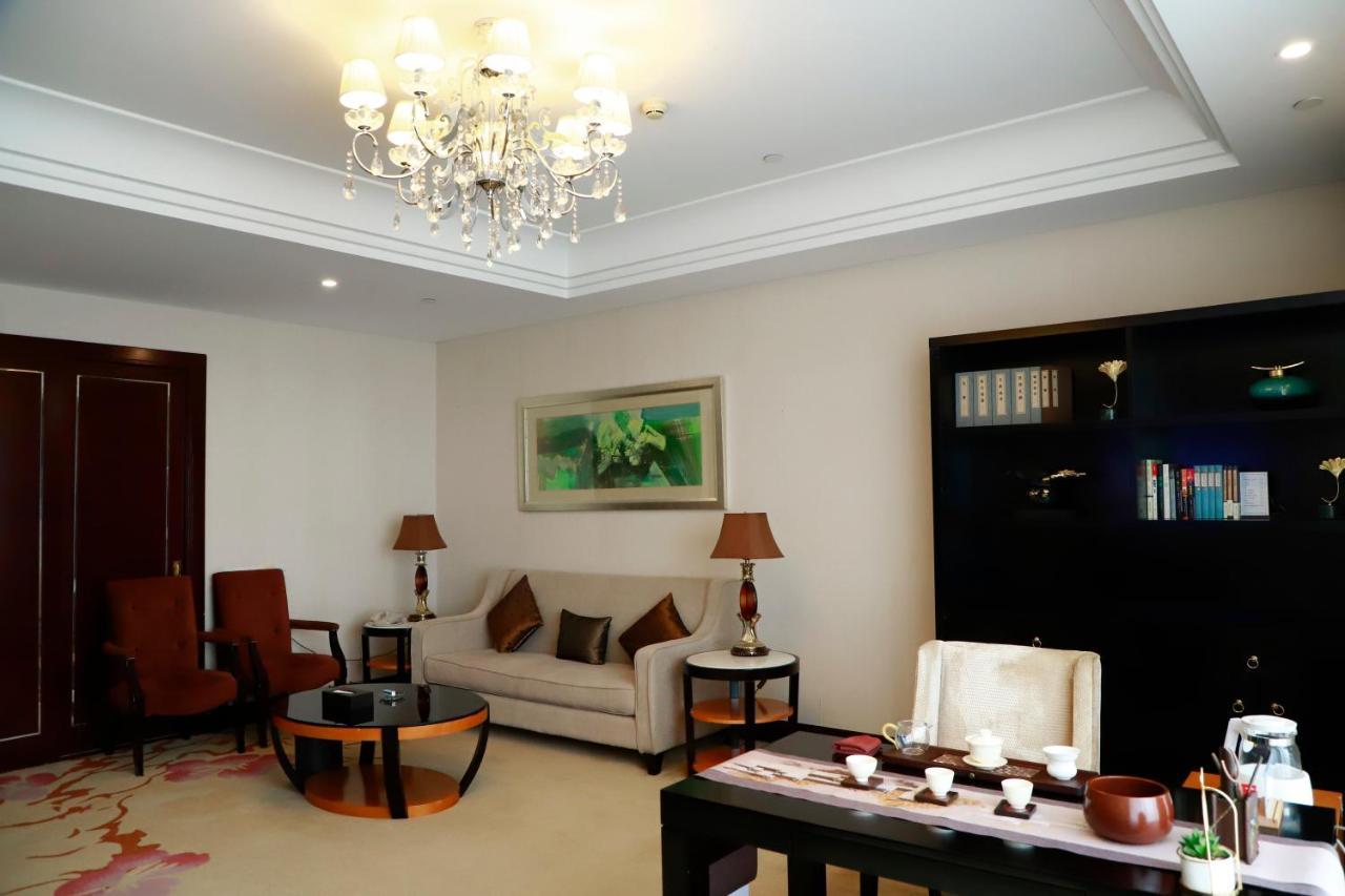 Wyndham Xinyang Downtown Hotel ภายนอก รูปภาพ