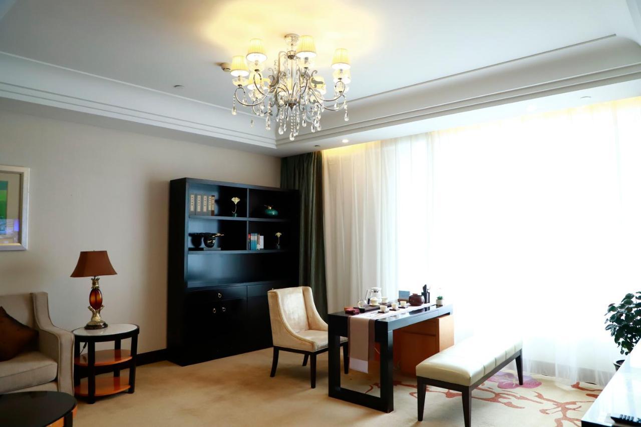Wyndham Xinyang Downtown Hotel ภายนอก รูปภาพ