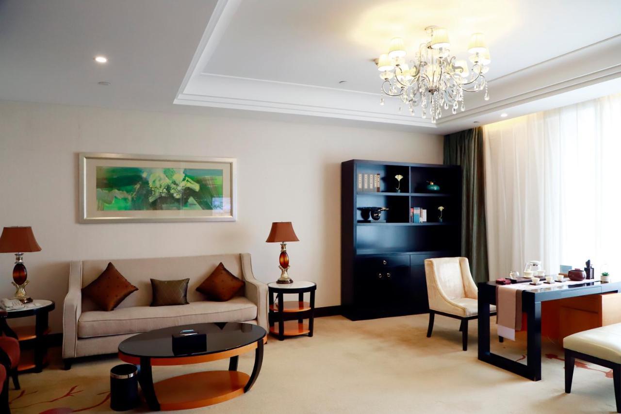 Wyndham Xinyang Downtown Hotel ภายนอก รูปภาพ