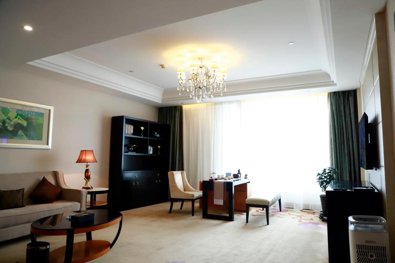 Wyndham Xinyang Downtown Hotel ภายนอก รูปภาพ