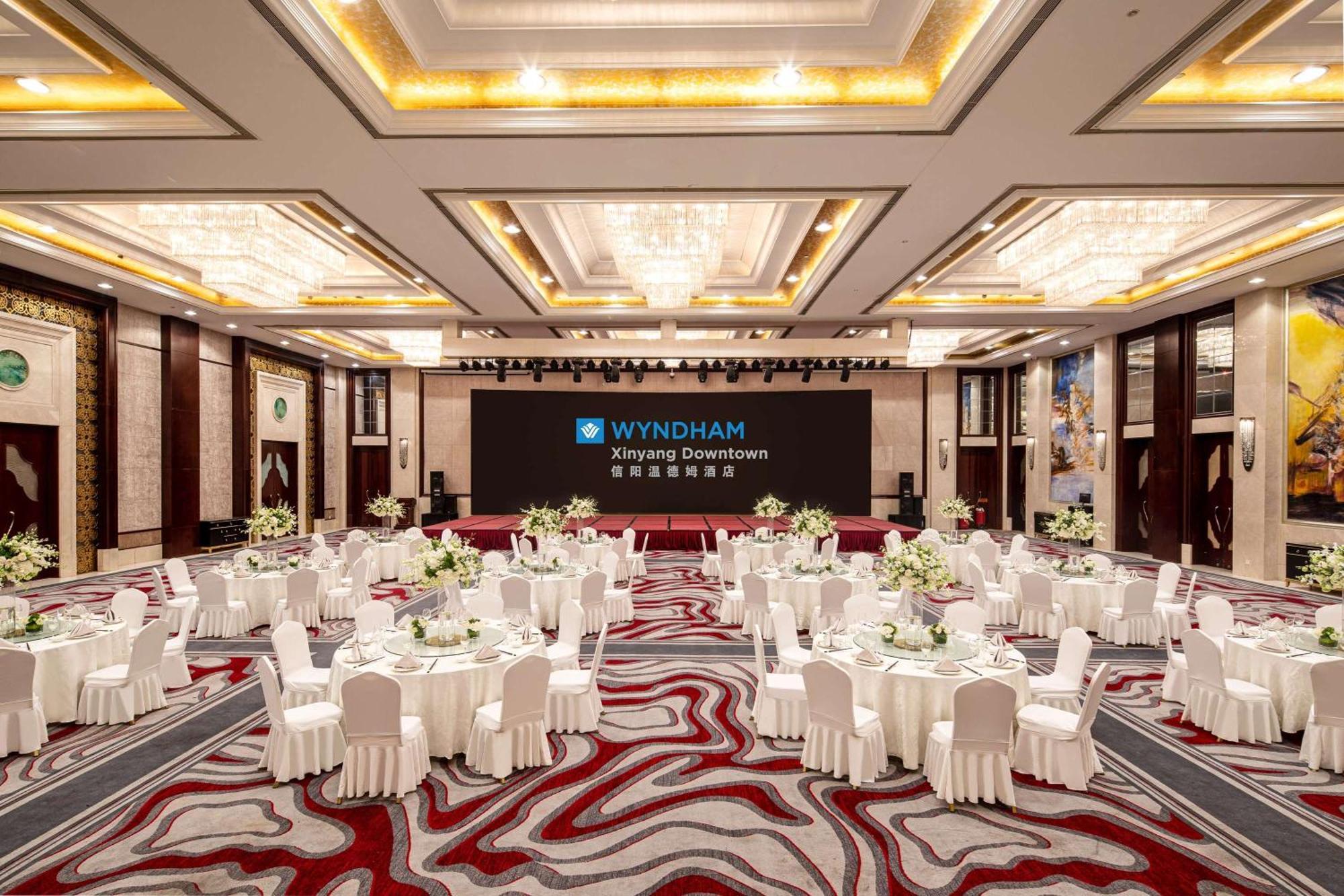 Wyndham Xinyang Downtown Hotel ภายนอก รูปภาพ
