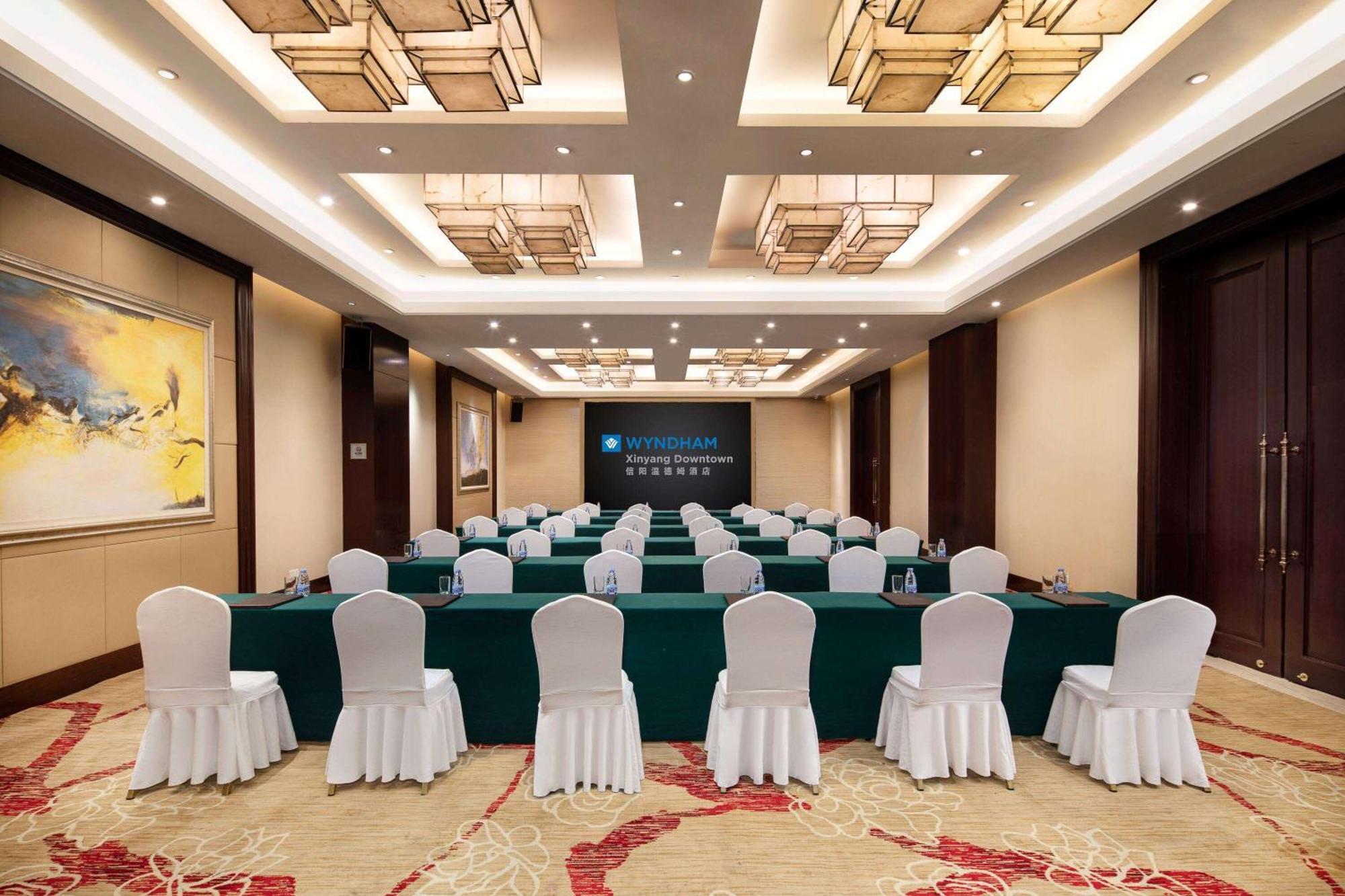 Wyndham Xinyang Downtown Hotel ภายนอก รูปภาพ